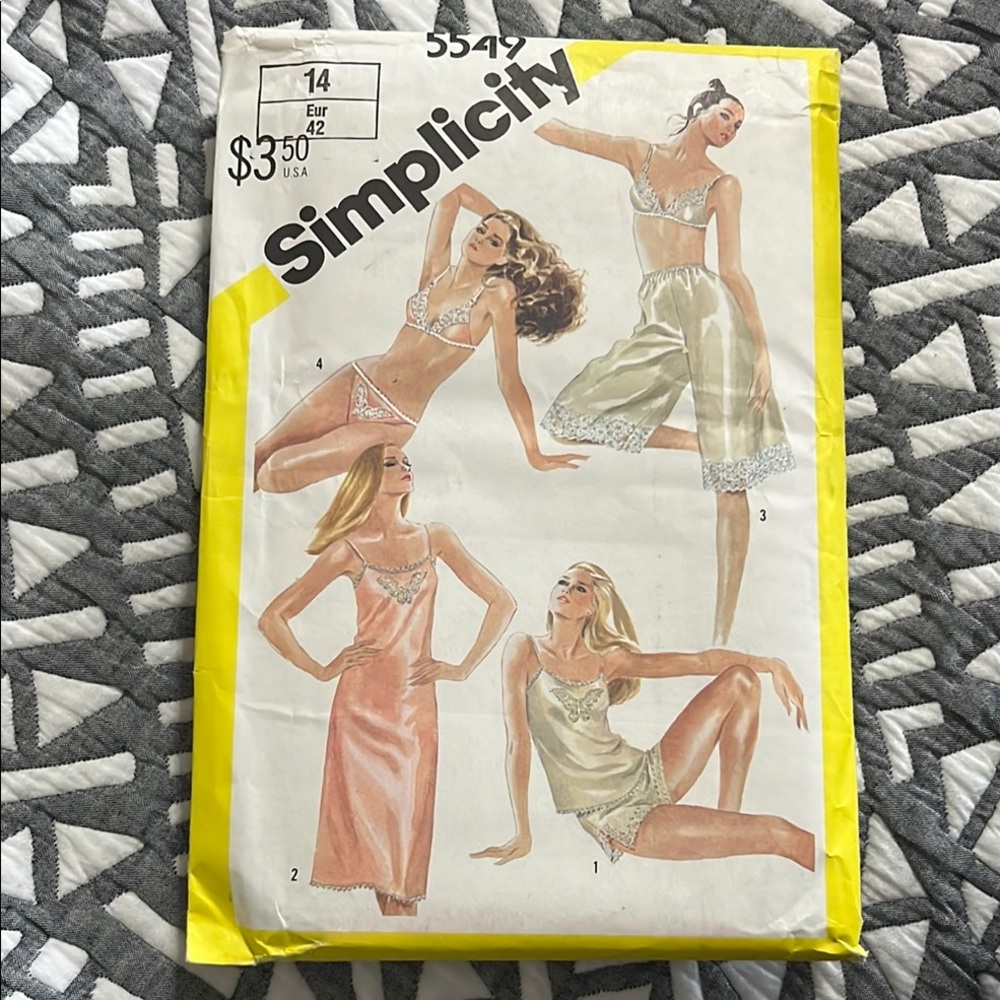 Vintage Simplicity Lingerie Sewing Pattern 5549 1982 Size 14